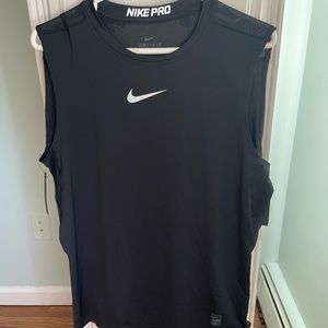 Nike dry fit Large T-Shirt (Never Worn) - 92% Polyester, 8% Spandex